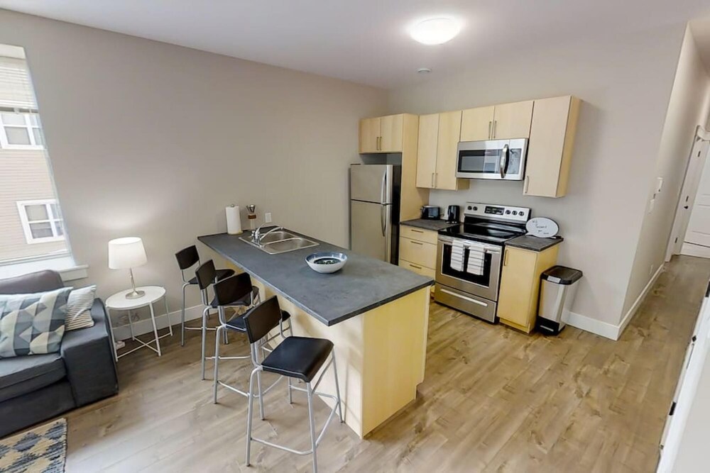 Saint John Vacations - Premium Condo Amazing Location w Parking Coffee - Property Image 7