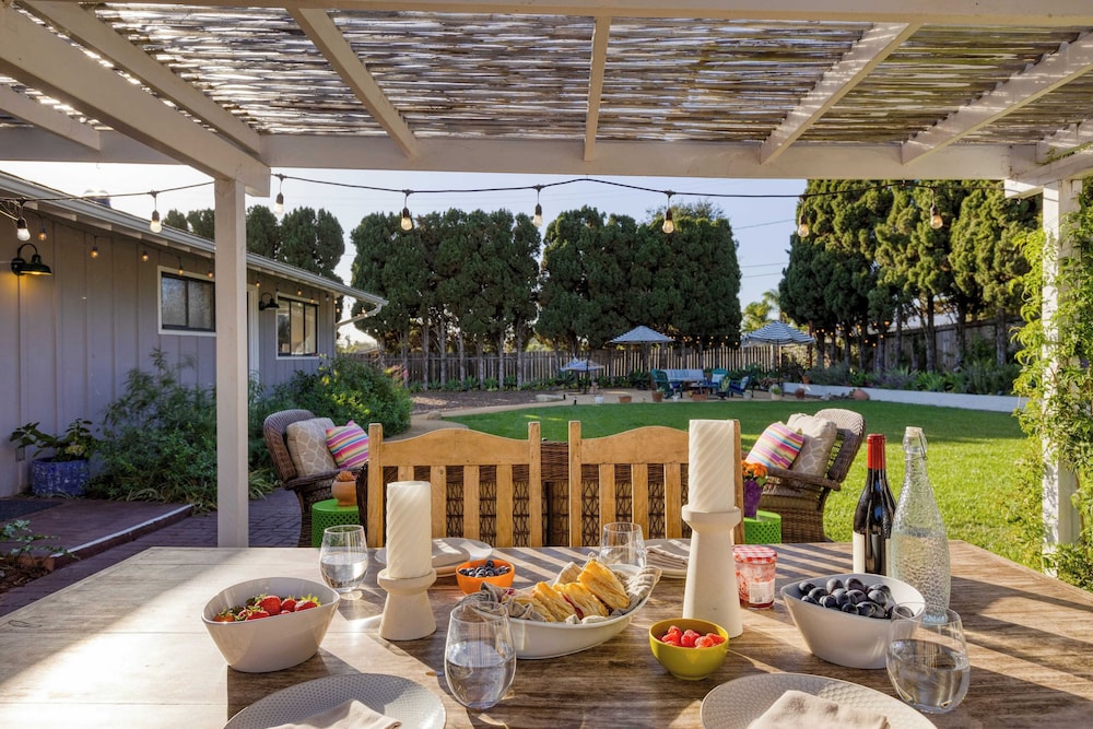 Hummingbird Haven by Avantstay Dog-friendly, Near the Beach, Huge Yard+hot Tub