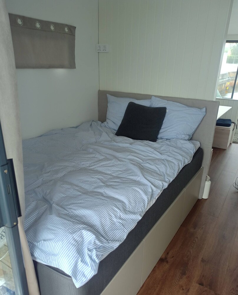 The Houseboat Astrid