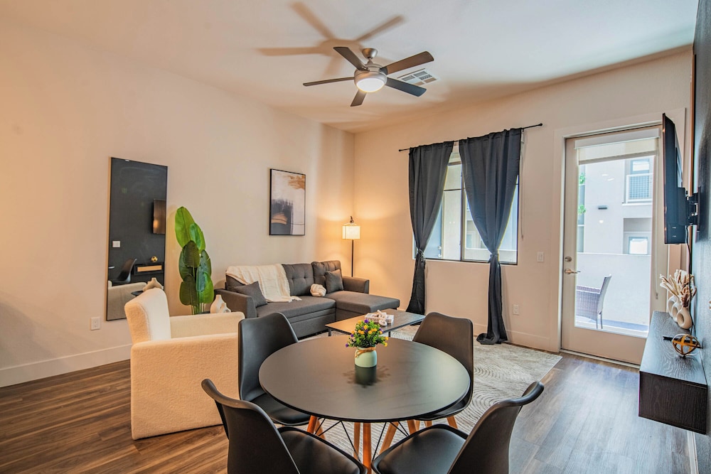 ROVE LIVING/KB - Scottsdale Grand
