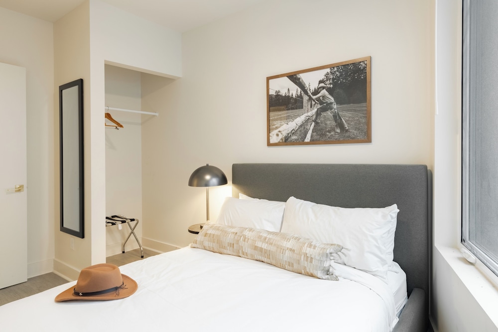 The Outrider by AvantStay Chic Stay Close to Broadway