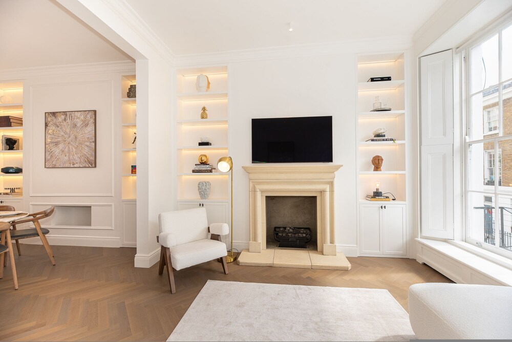 Elegant and Bright 3-bed Flat Near Sloane Square