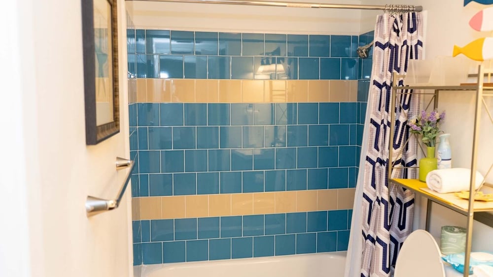 Cozy Family Retreat Steps To Beach Pool / Hot 2 Bedroom Apts
