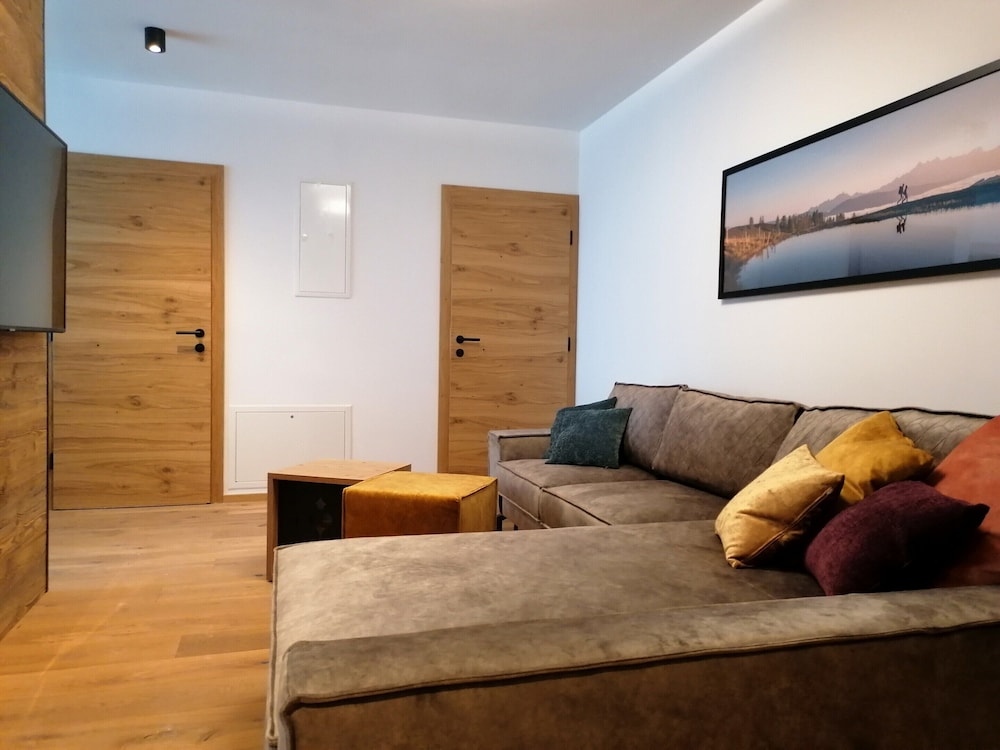 Lovely Apartment With Mountain Views