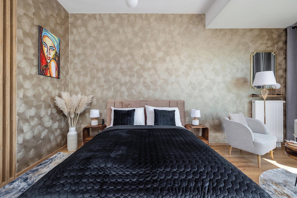 Modern Studio Hanza Tower by Renters
