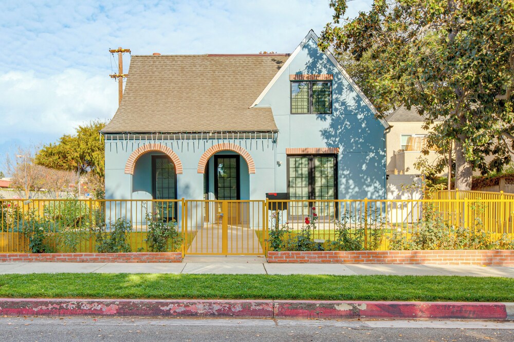 Shop, Dine & Explore Pasadena! Newly Built Home