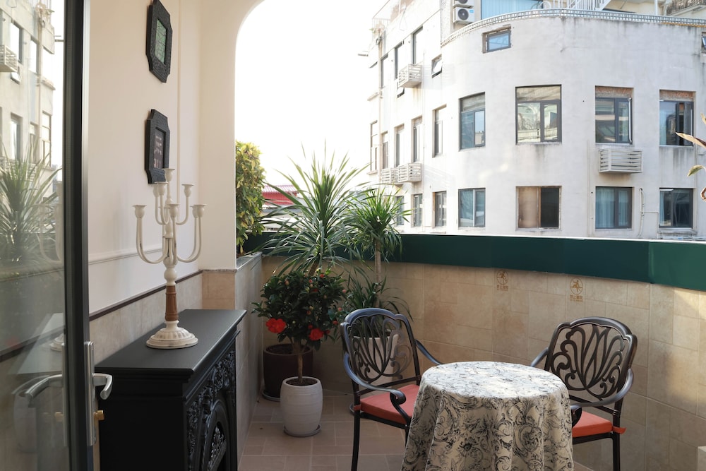 Vishan Garden Trendy Hostel
