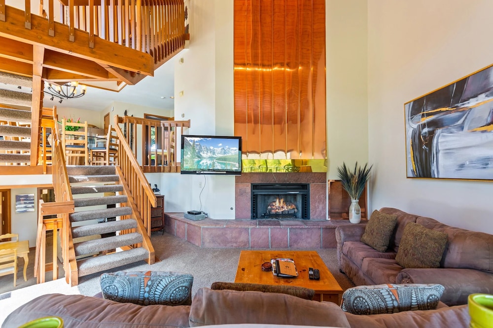 Pinnacle at Deer Valley Resort - Four Bedroom Condo with Hot Tub #1470 4 Condo