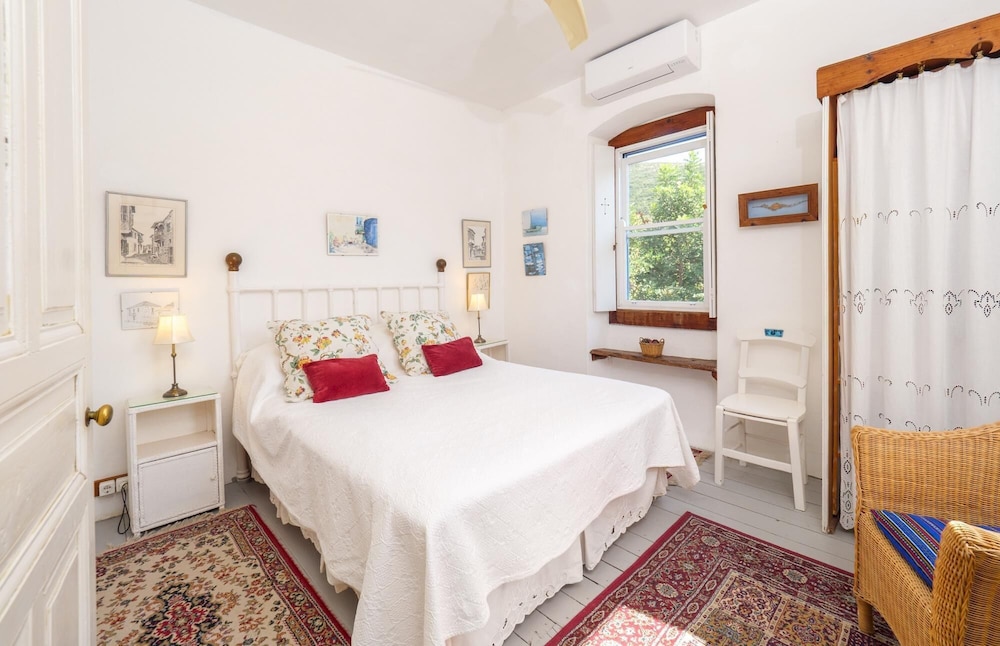 Petrino House - 2 bed Traditional Stone House view 4