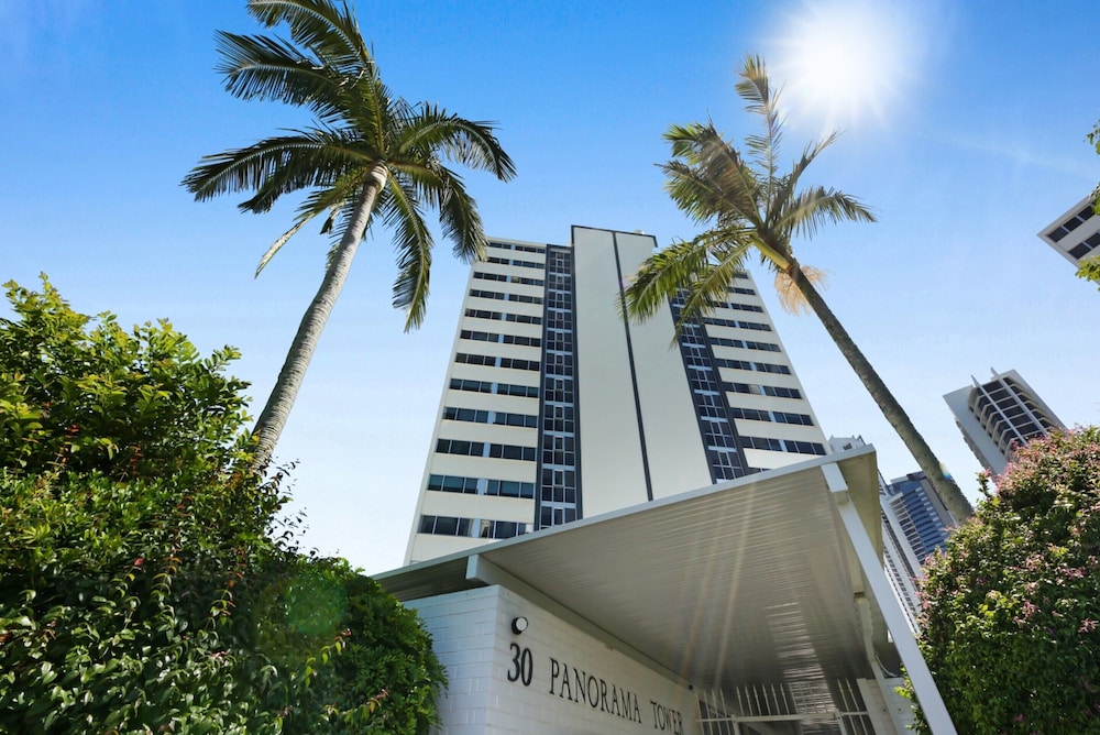 Stylish 2-bed in Surfers Paradise With River Views