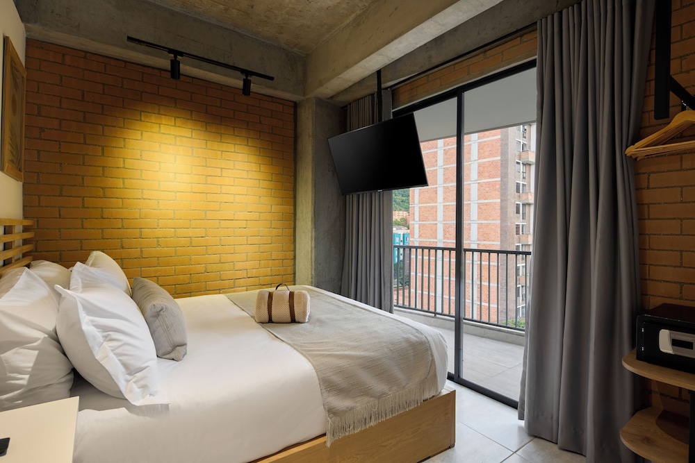 30 Living Suites