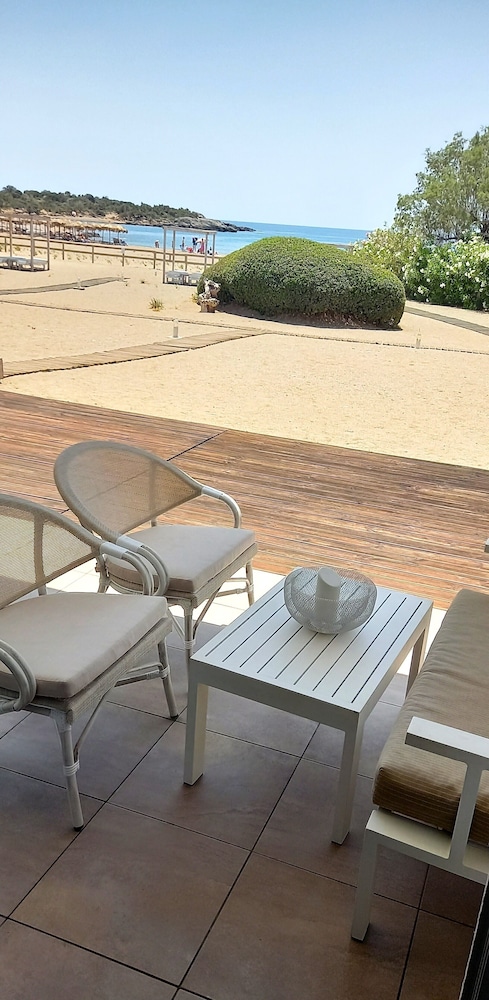 Cedar Bay Beachside Villas