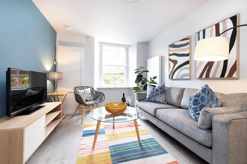 Stylish 1-bed flat in New Town