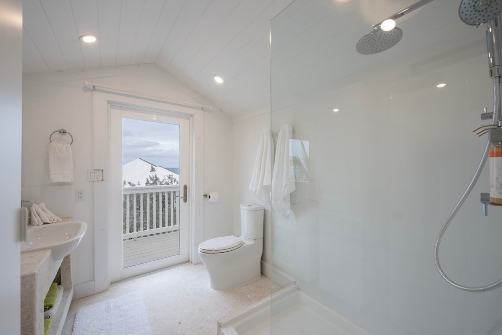 Veselka - Remodeled Home On Double Bay Beach 3 Bedroom Home