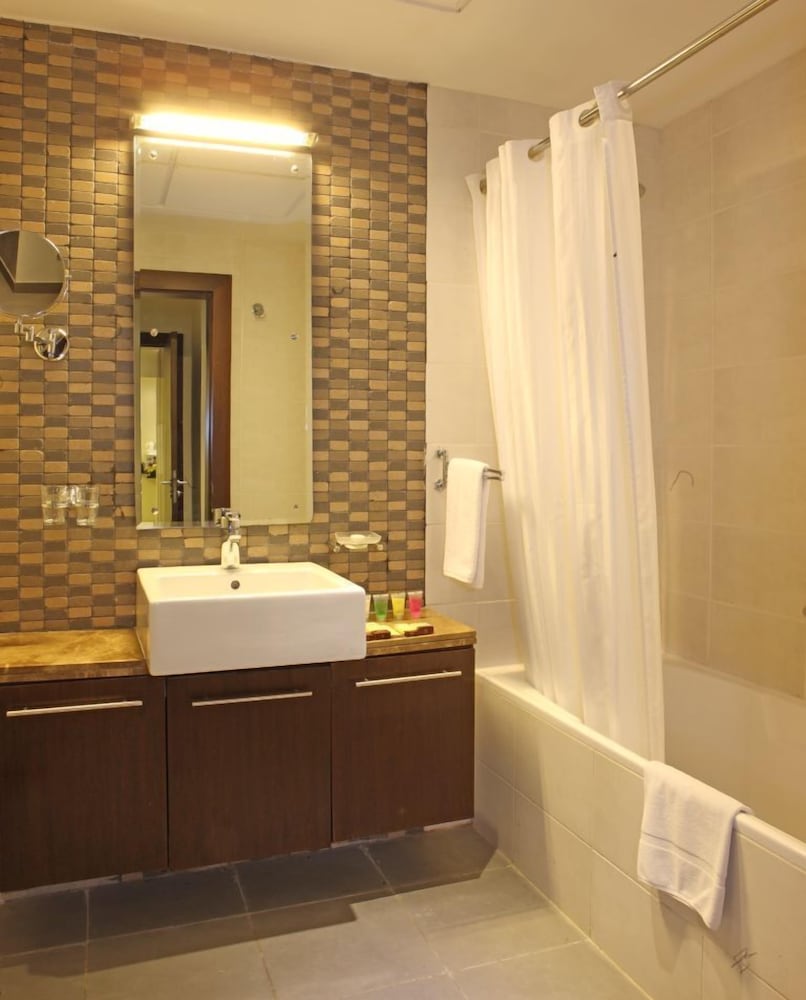 First Royal Hotel Apartment