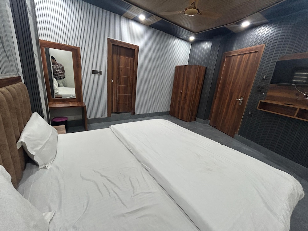 Hotel Shri Dauji Maharaj Palace