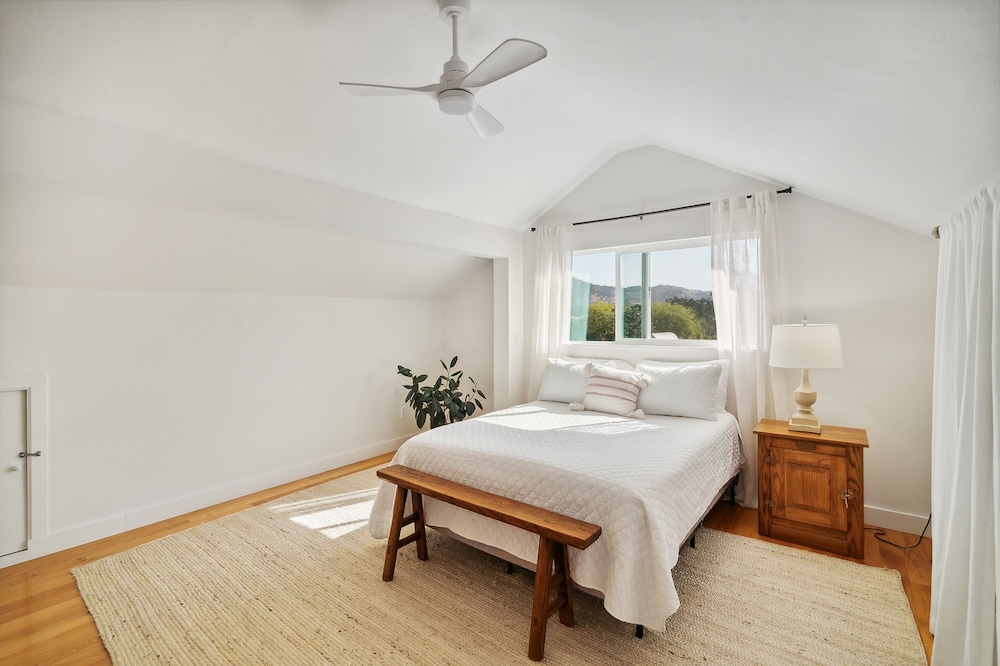 Charming Wine Country Farmhouse W/ Scenic Views 4 Bedroom Home by RedAwning - Property Image 28
