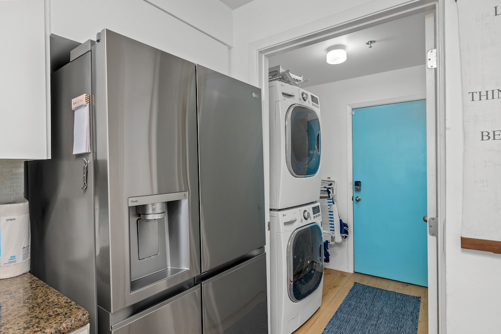 Las Villas Condo Unit 301 - 5 Night Minimum Stays 3 Bedroom Condo