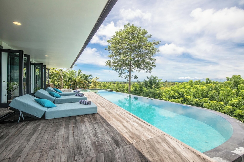Stunning 6BR Villa 5 Mins to Bingin