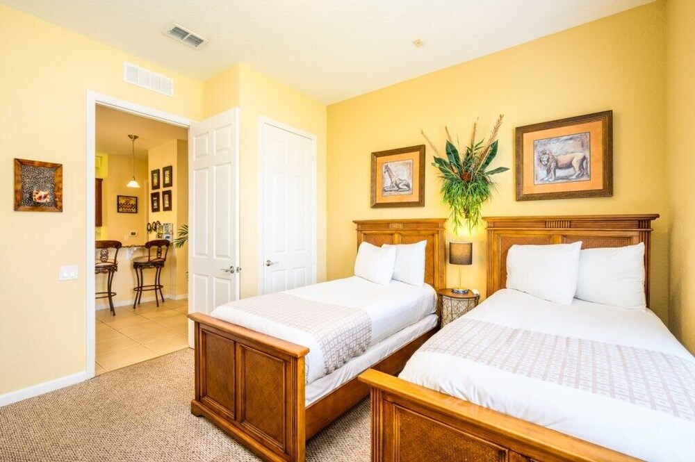 Tropical Lakeview Condo w. Vegas Game Room - 1014