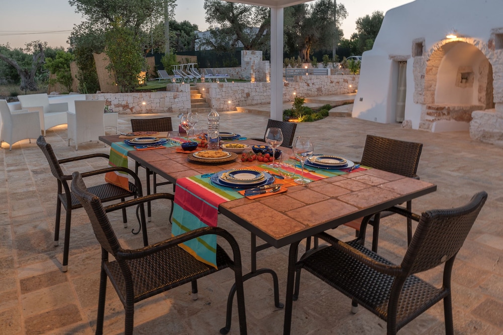 Trullo Atmosfera en Ostuni — dining