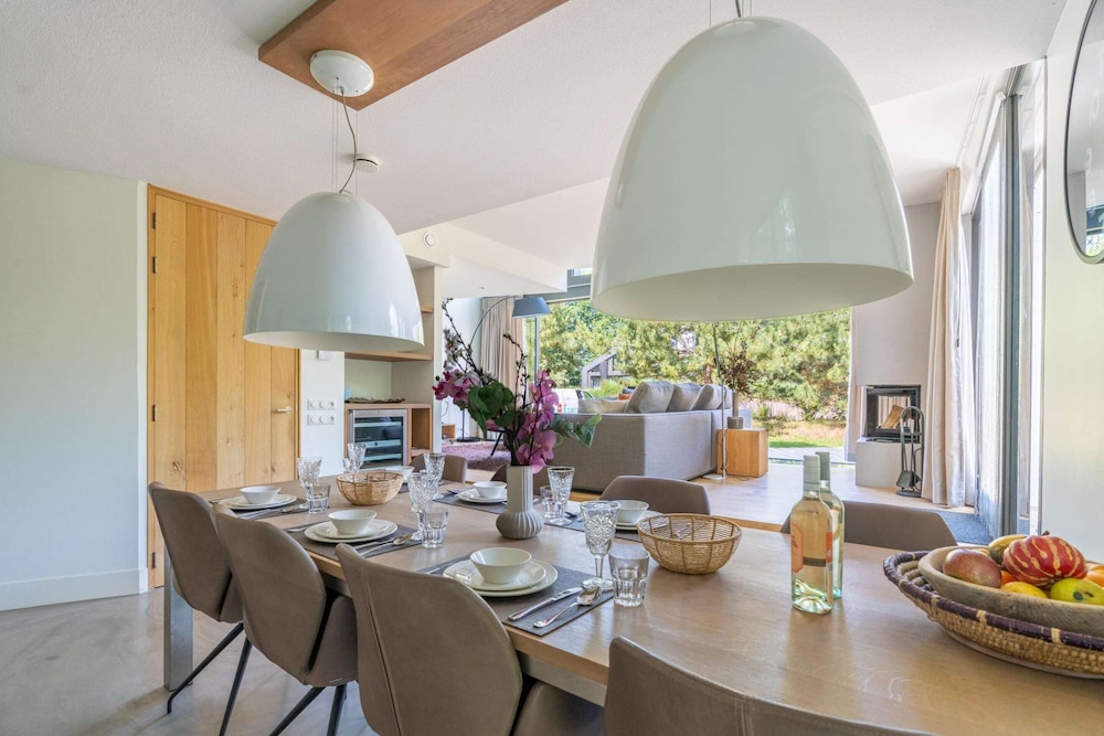 Relaxed and Atmospheric 6-person Villa Near the Forest
