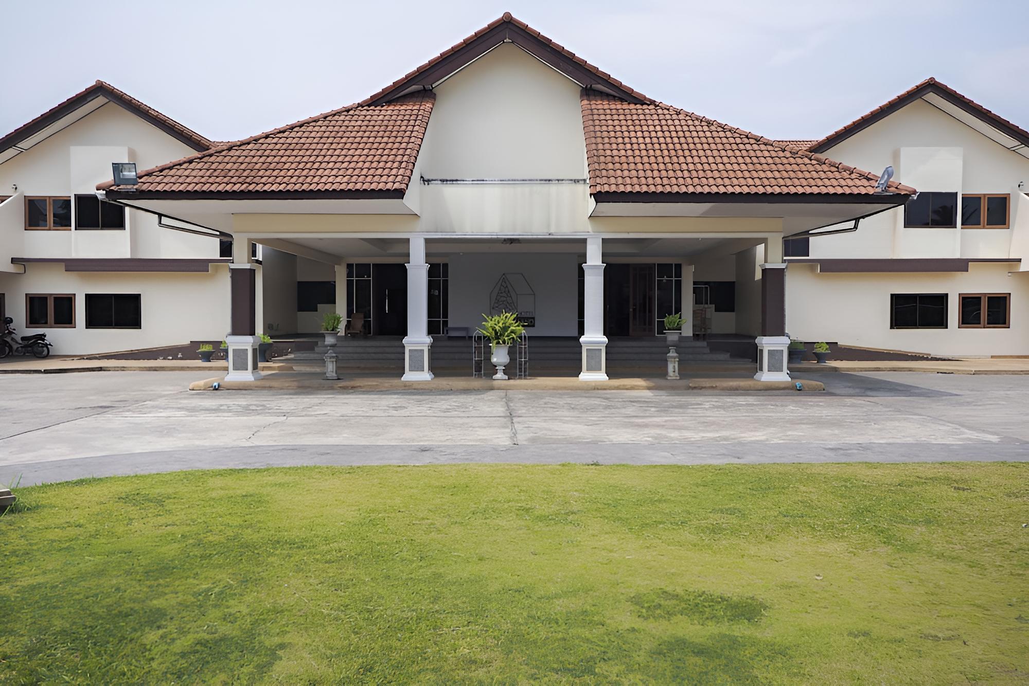 OYO 859 Golden Land Hotel