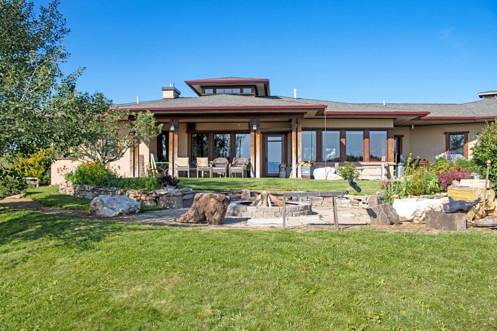 Bozeman Getaway on the Prairie w/ Patio & Grill view 2