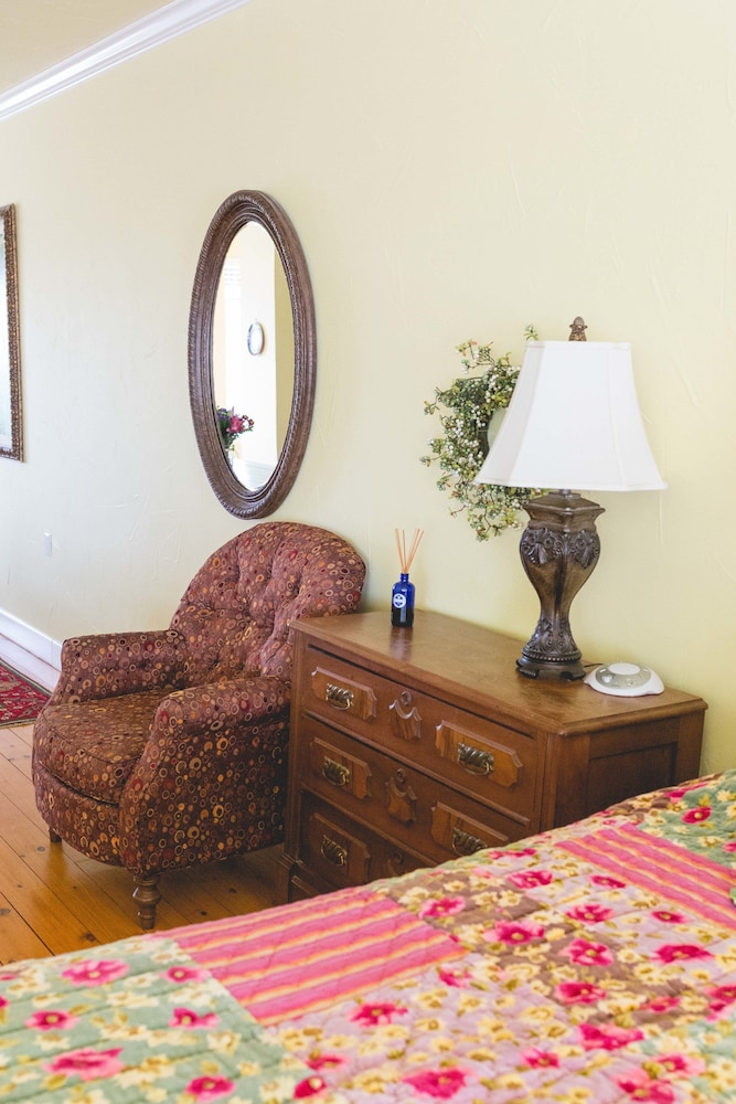High Cotton Inn