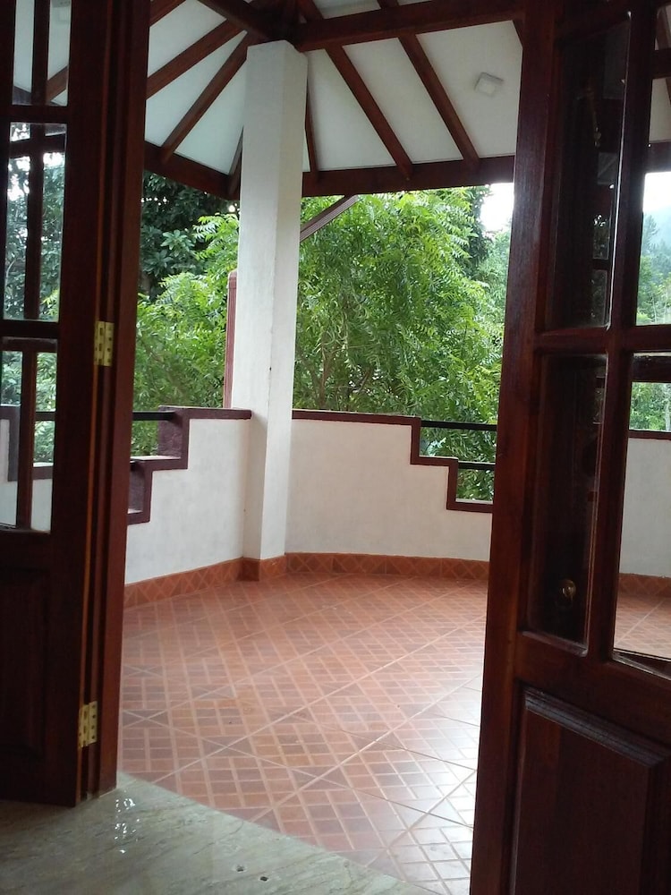 Lizzie Villa Guest House