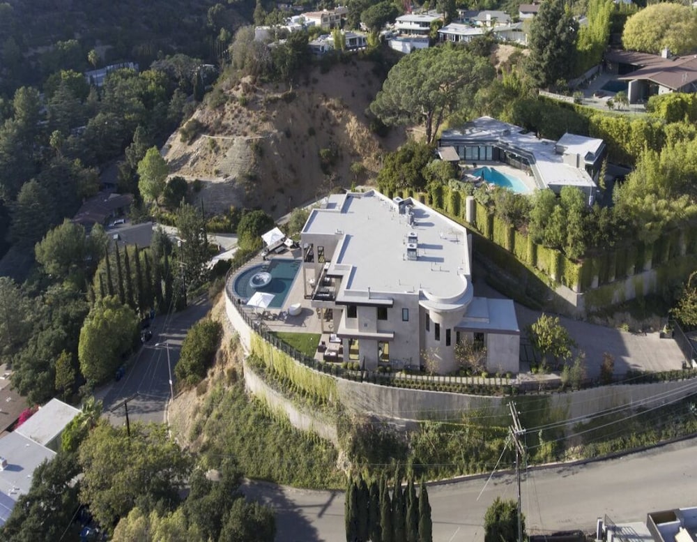 Zorada - Private Hollywood Hills Luxury With Endless Amenities and City Views