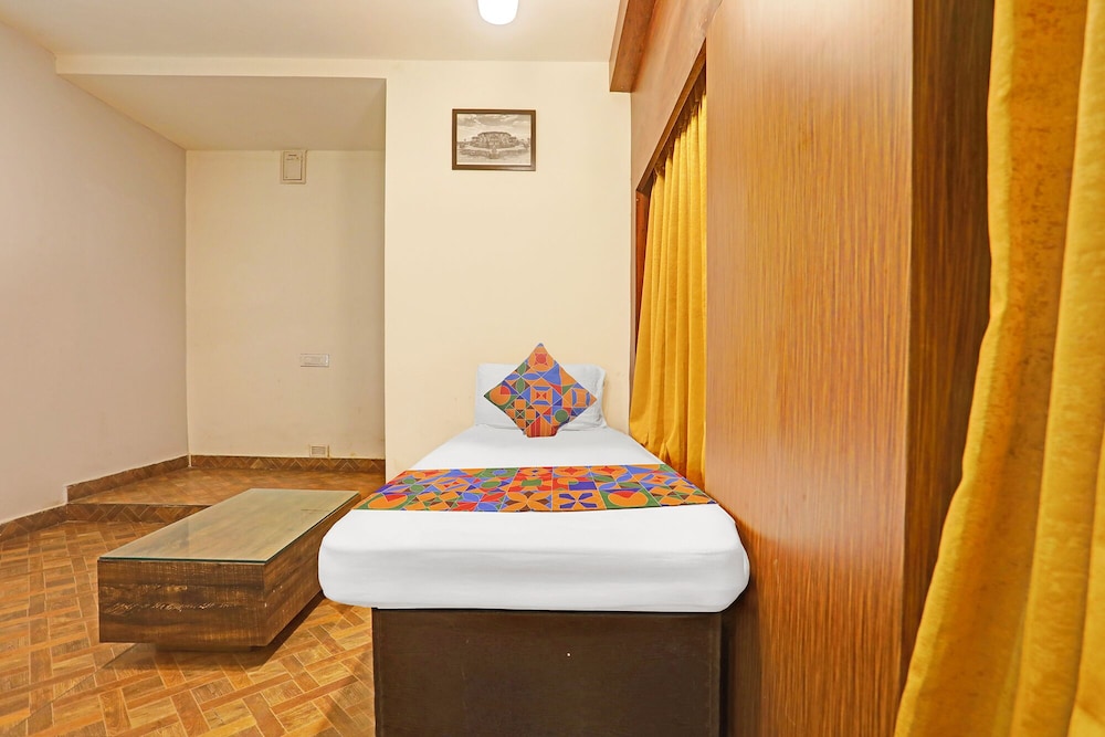 FabHotel Emerald Suites - Near MG Road Metro Station