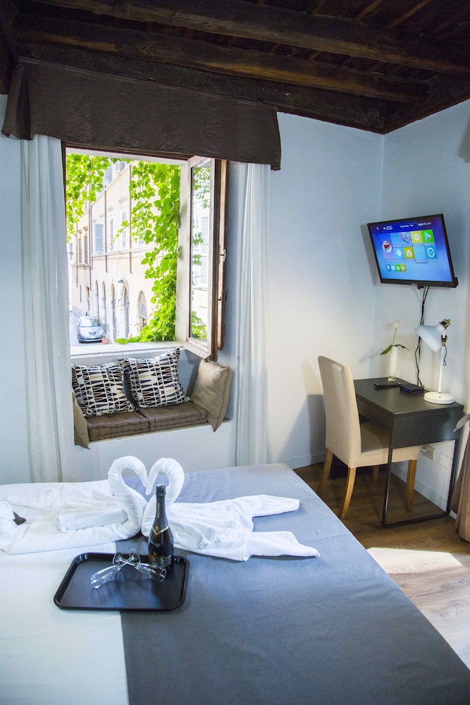Do-Do Navona Suites