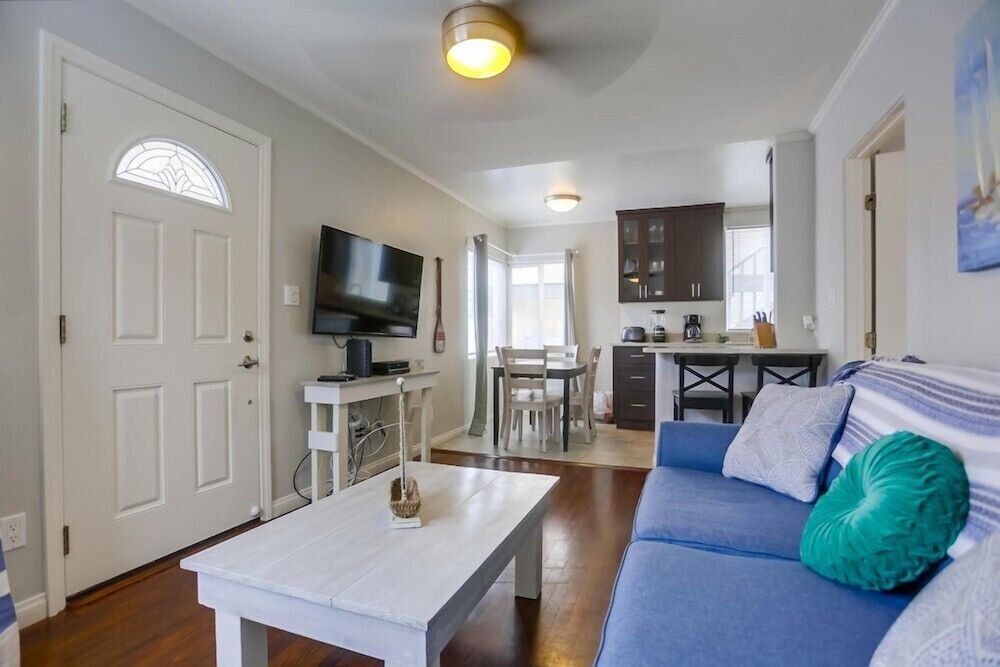 Manhattan Shores 1C