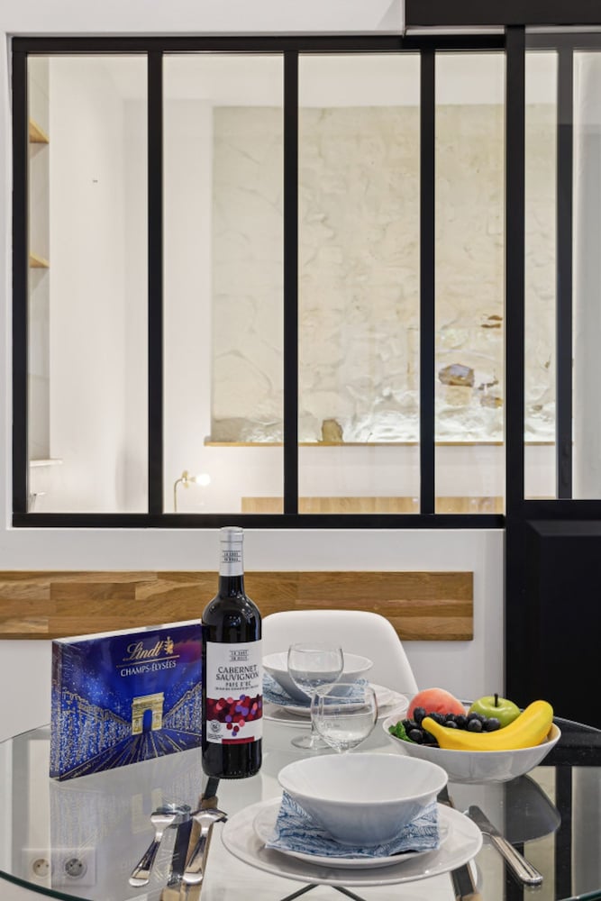 Lavie Maison House in the Marais Family