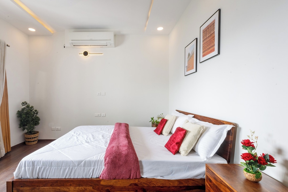 The Ivy Apartment by Red Olive