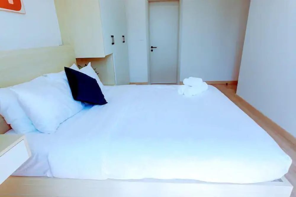 Cardinal Court Apartment