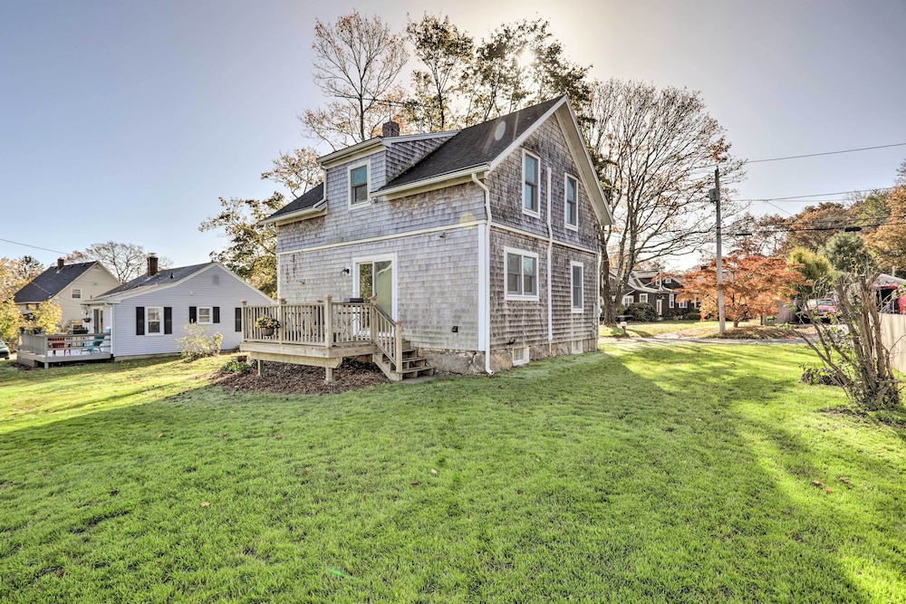 Cozy Historic Wakefield Home Close to Beaches - Property Image 5