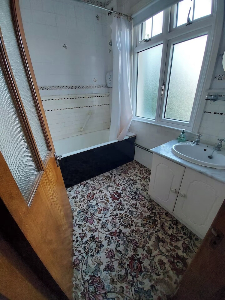 Spacious 4 Bedroom House in Limerick