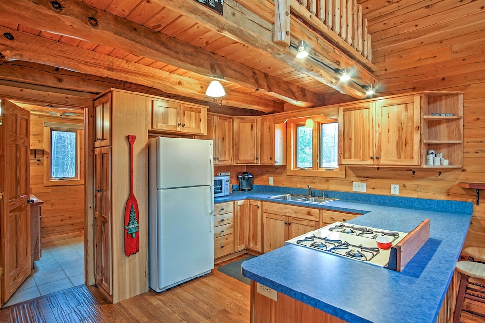 Remote Pentwater Cabin in the Woods: 5 Mi to Dtwn