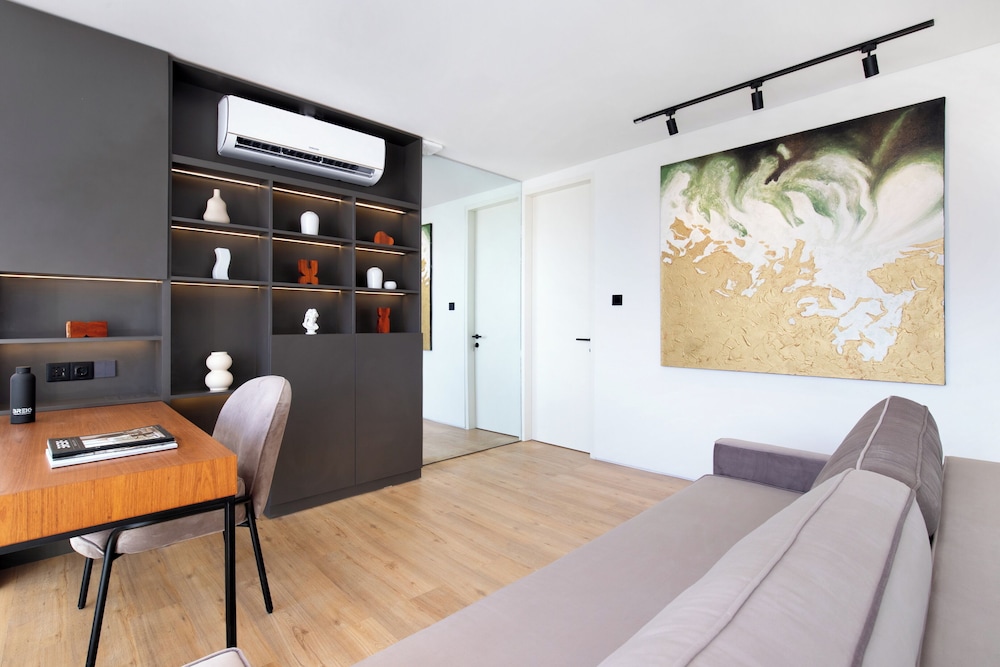 The Oasis II Townhouses by BREIG
