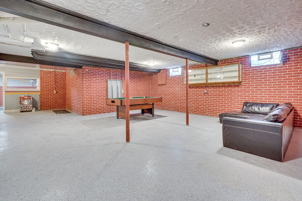 Elegant Pataskala Home w/ Hot Tub & Fire Pit! view 3