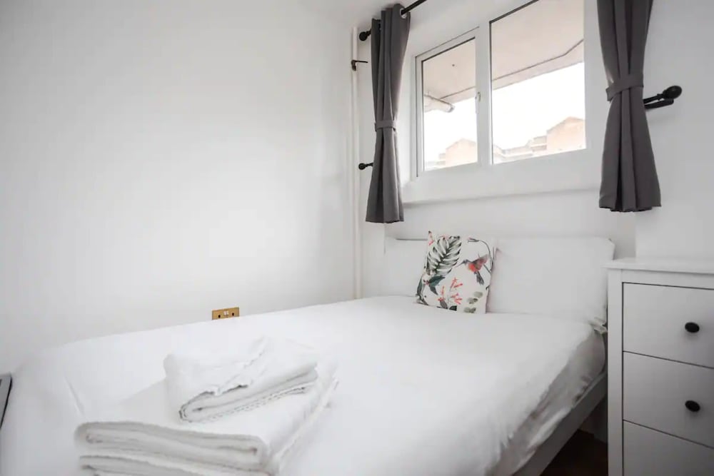Spacious 4 Bedroom Apartment in Bethnal Green