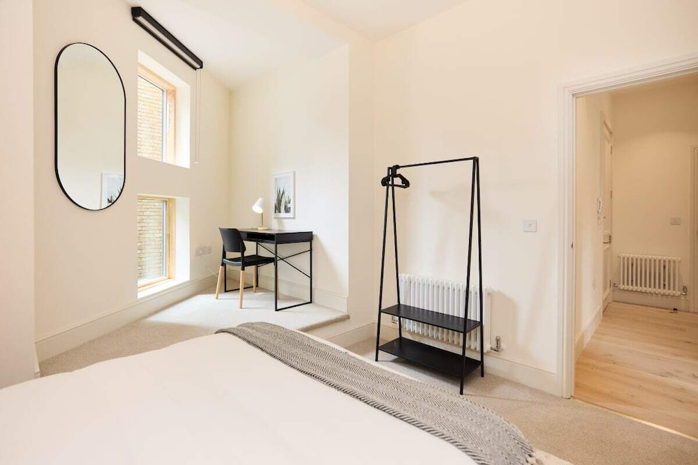The East London Mile Place - Cosy 2bdr Flat With Balcony