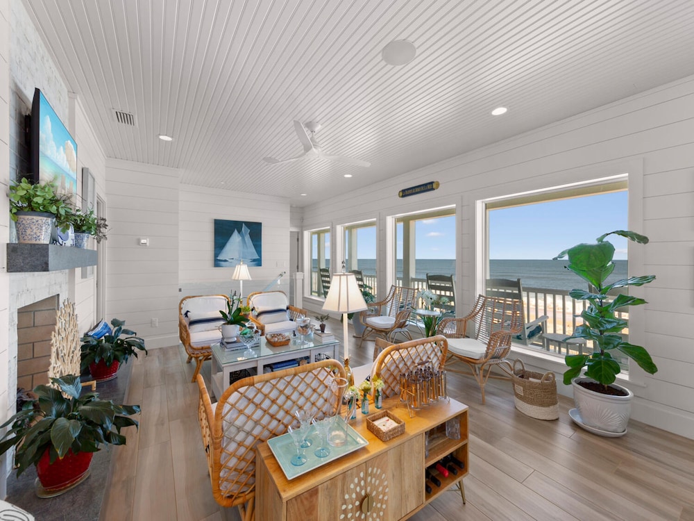 Ocean Paradise by Distinctive Beach Rentals