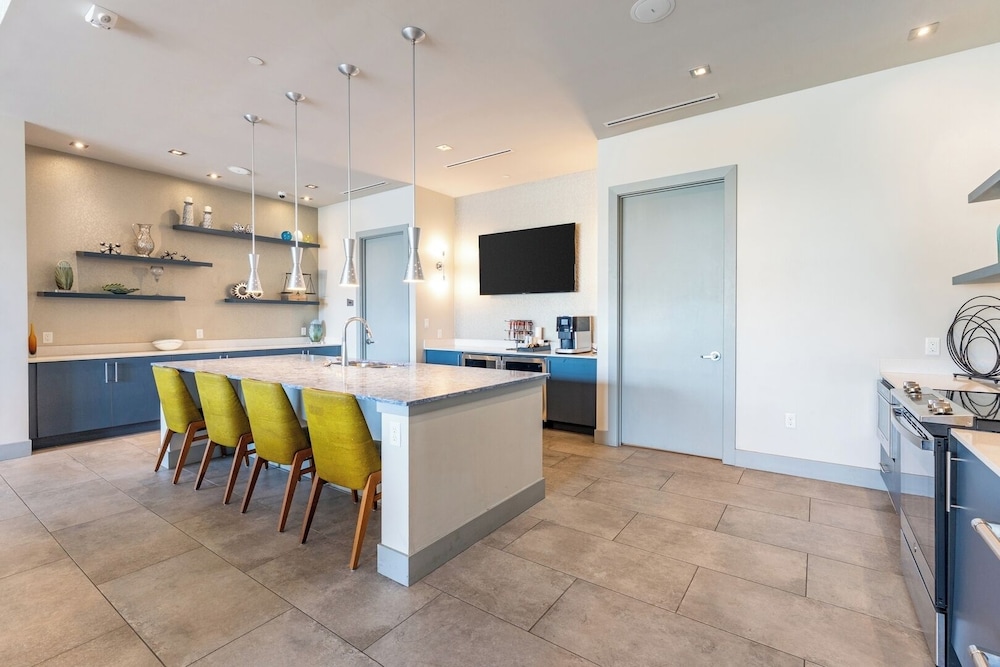 Daytona 2BR Getaway Parking Family & Pet-friendly