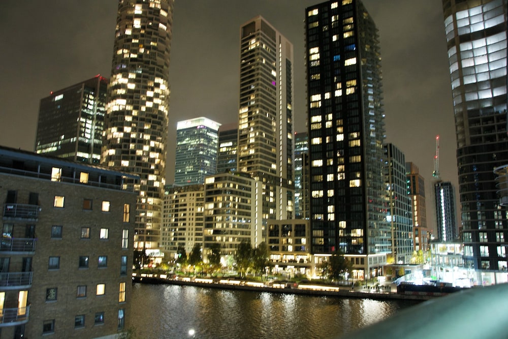 Lux 2 Bed in Canary Wharf Close to Excel & O2