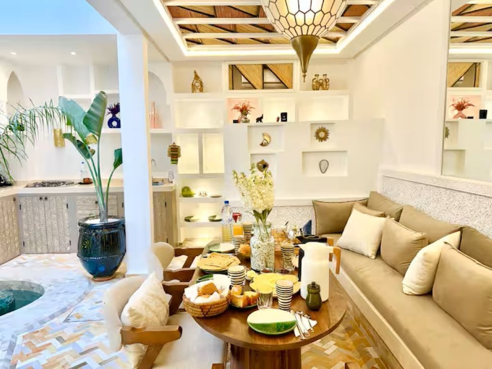Beautiful Arab House With Swimming Pool