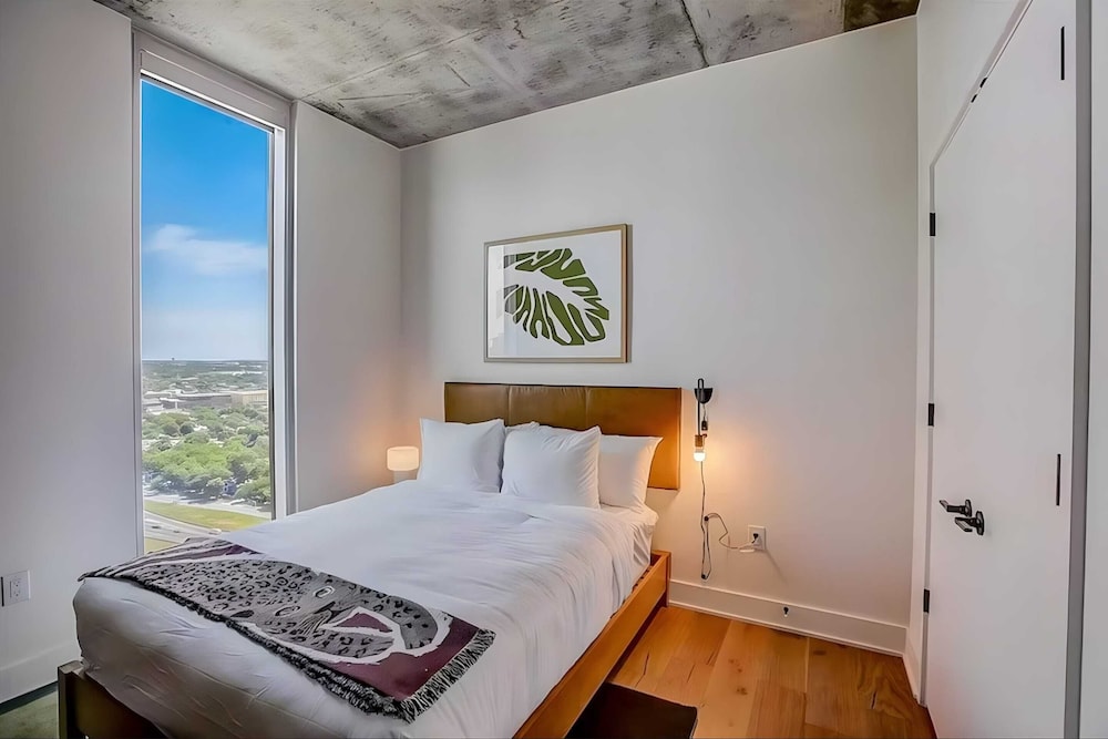 The Emma Penthouse: Modern 2BR Condo, Steps From Rainey St. & Lady Bird Lake