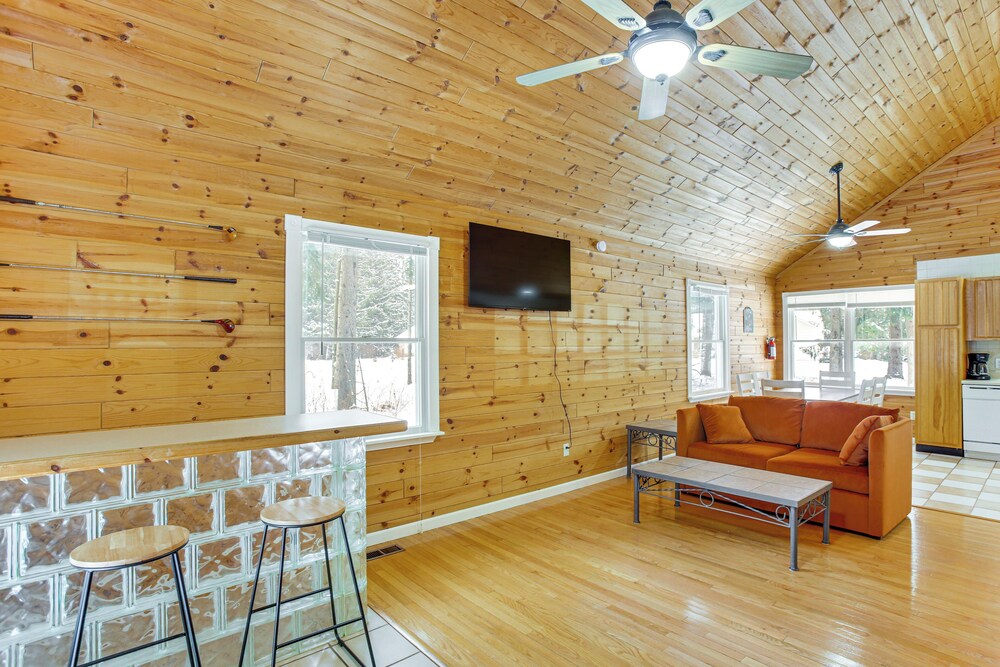 < 1 Mi to Snowmobile Trails: Cozy Cadillac Retreat